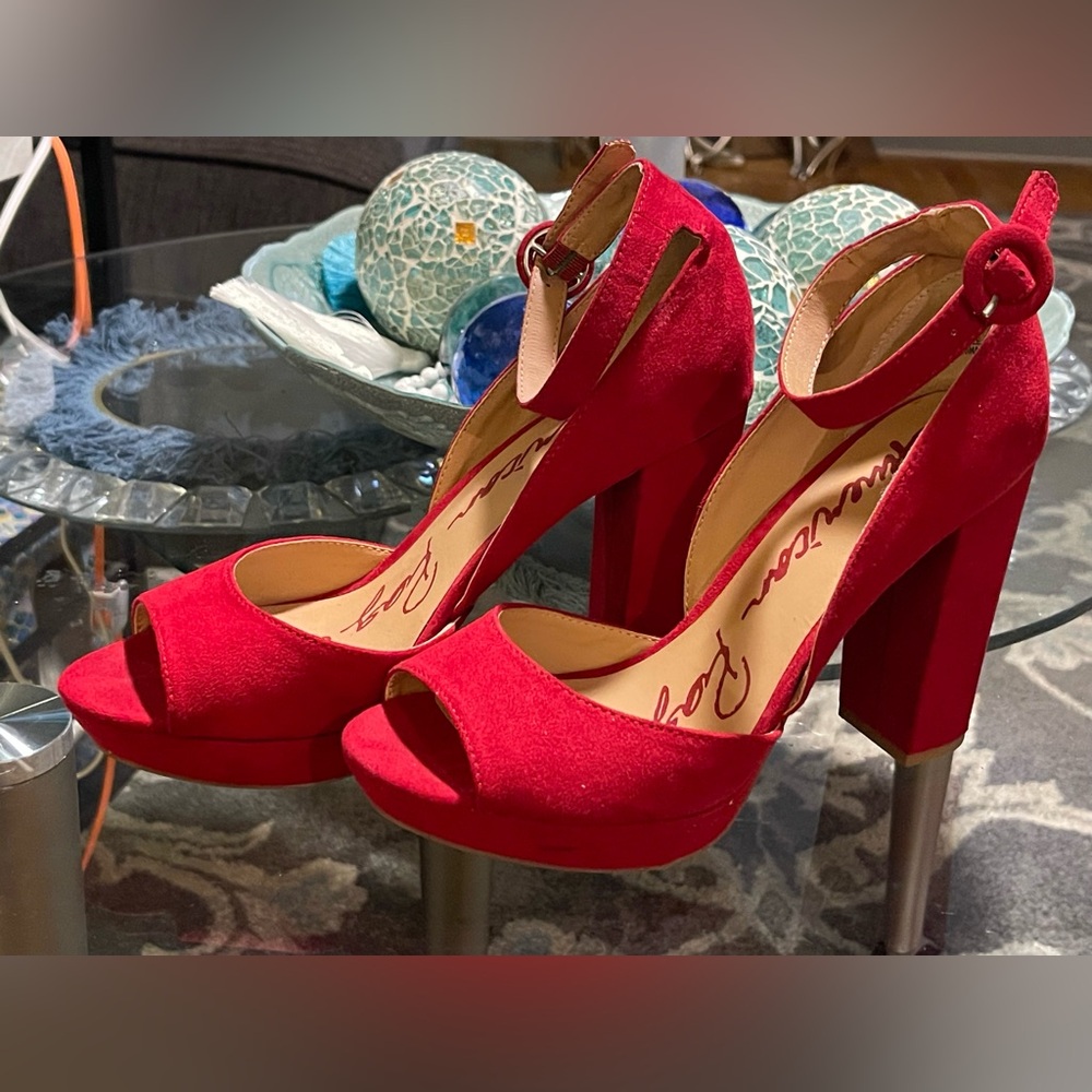 Shoes - Picture 2 of 4